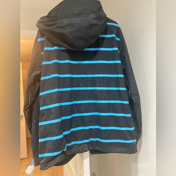 Volcom Snow Jacket - Picture 2 of 3